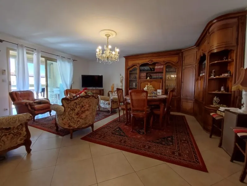 BEL APPARTEMENT 3 CHAMBRES AVEC GARAGE 